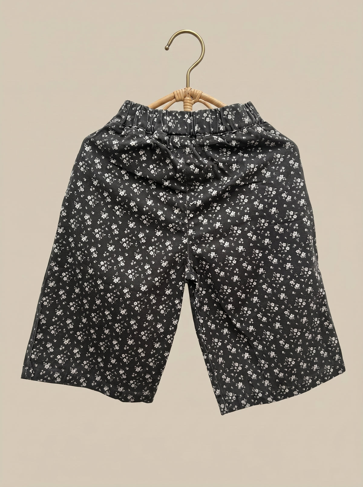π€ Ivory Lace Top & Black Floral Shorts Set